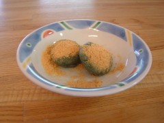 きな粉をまぶした草もち