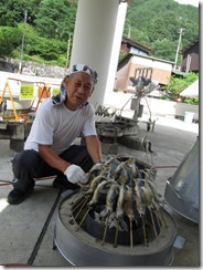 『鮎焼き機』登場!! 煙に負けるな!鮎焼き隊ンジャー