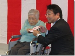 2014H260310 田口トシ様100歳お祝い 024